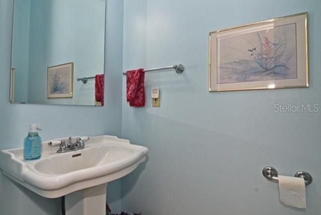 最近售出: $550,000 (3 贝兹, 2 浴室, 1959 平方英尺)
