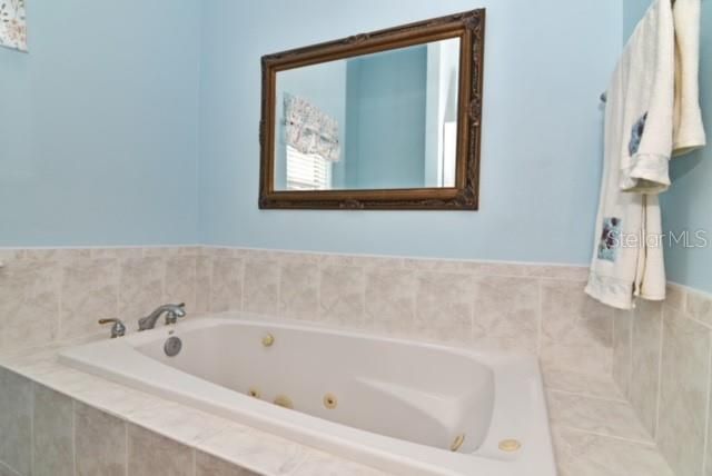 最近售出: $550,000 (3 贝兹, 2 浴室, 1959 平方英尺)