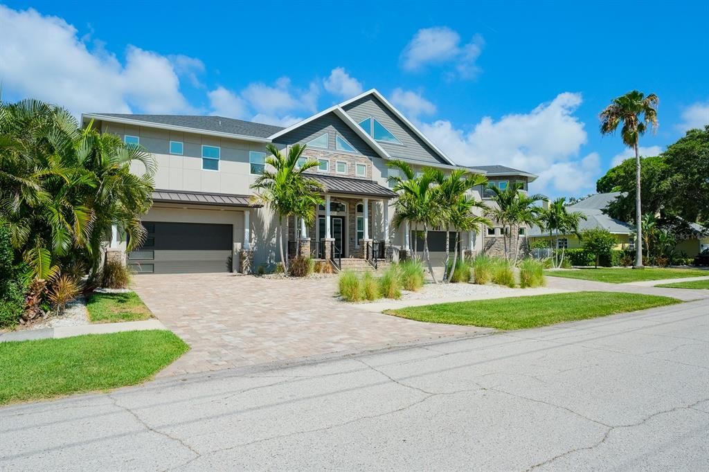 Recently Sold: $4,900,000 (4 beds, 3 baths, 3893 Square Feet)