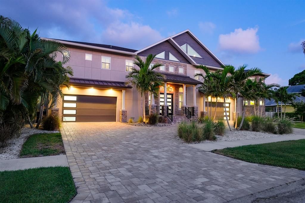 Recently Sold: $4,900,000 (4 beds, 3 baths, 3893 Square Feet)