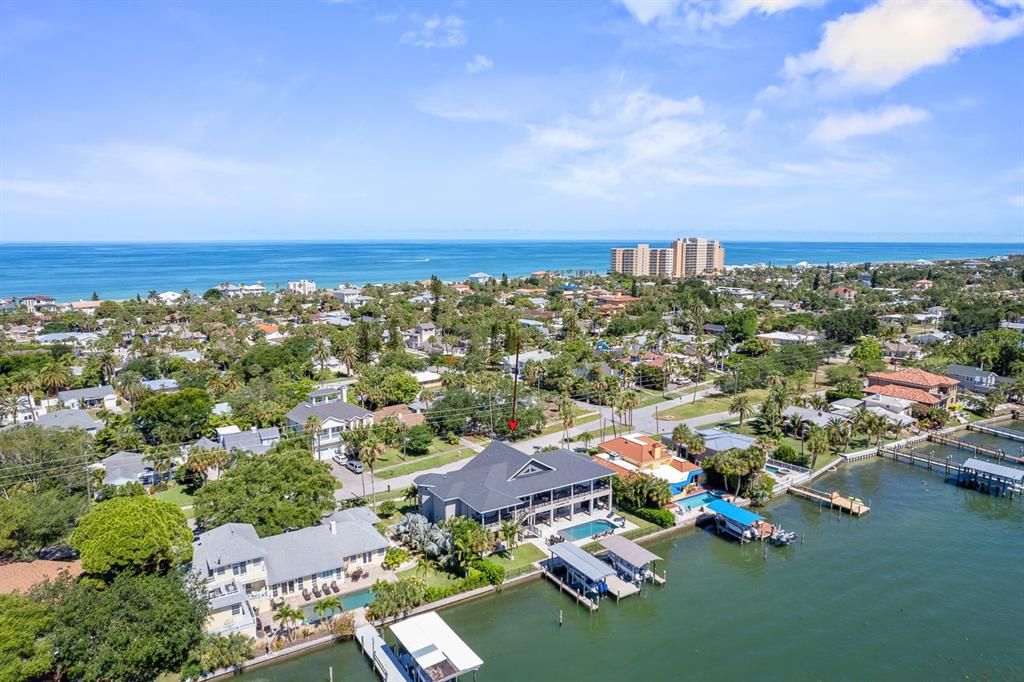 Recently Sold: $4,900,000 (4 beds, 3 baths, 3893 Square Feet)