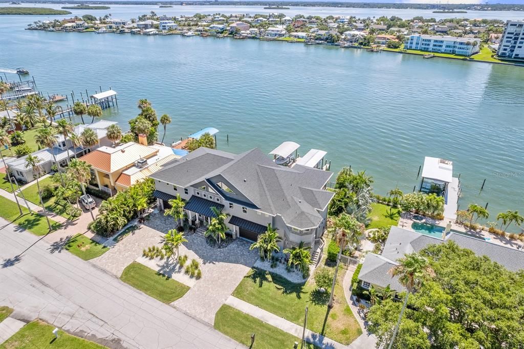 Recently Sold: $4,900,000 (4 beds, 3 baths, 3893 Square Feet)