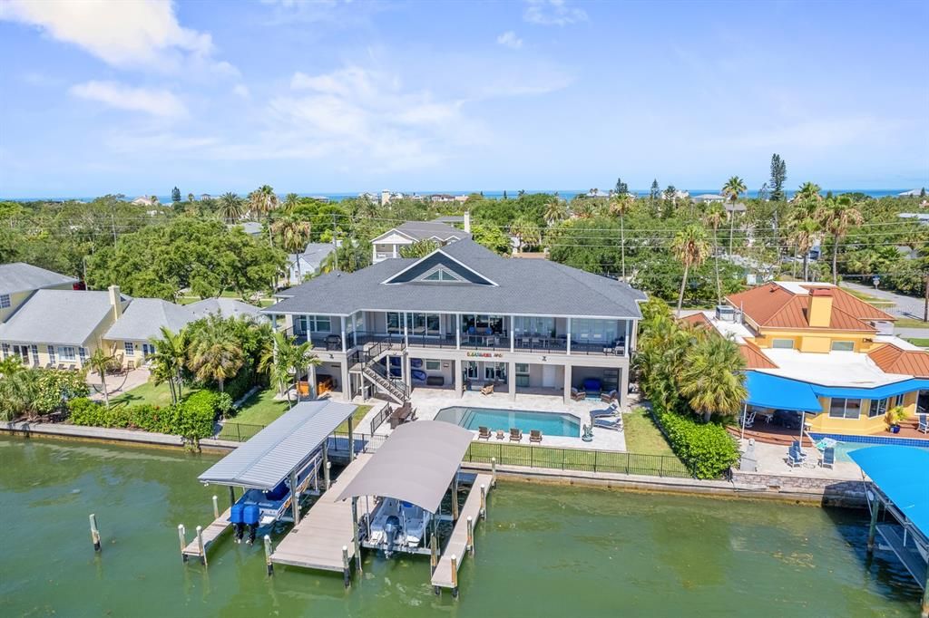 Recently Sold: $4,900,000 (4 beds, 3 baths, 3893 Square Feet)