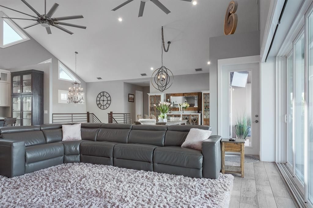 Recently Sold: $4,900,000 (4 beds, 3 baths, 3893 Square Feet)