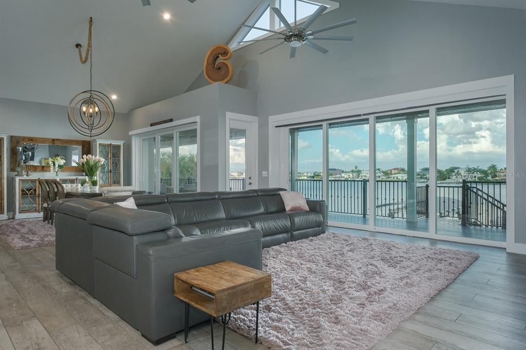 Recently Sold: $4,900,000 (4 beds, 3 baths, 3893 Square Feet)