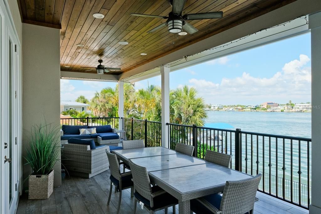 Recently Sold: $4,900,000 (4 beds, 3 baths, 3893 Square Feet)