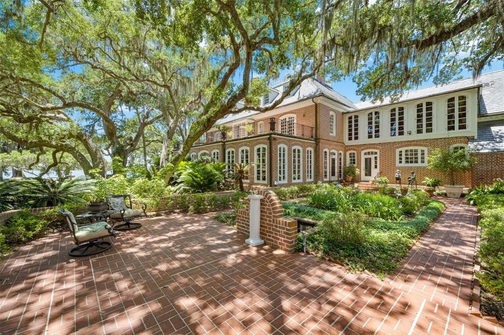 Recently Sold: $3,145,000 (7 beds, 7 baths, 7978 Square Feet)