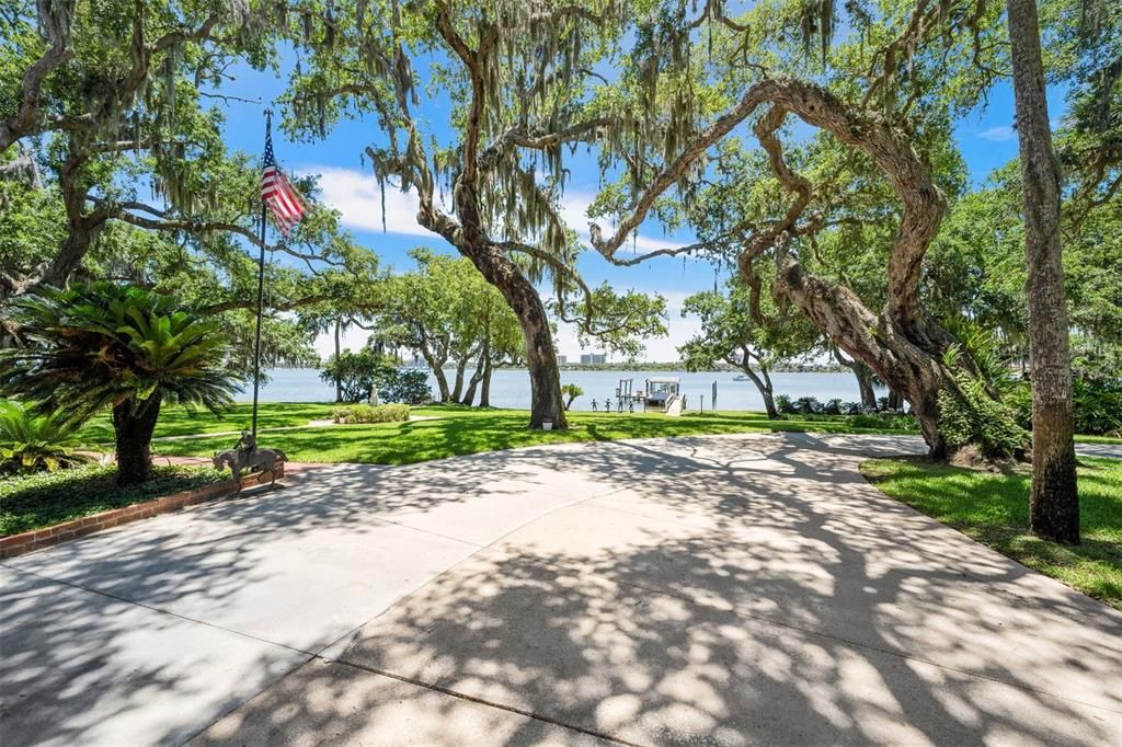 Recently Sold: $3,145,000 (7 beds, 7 baths, 7978 Square Feet)