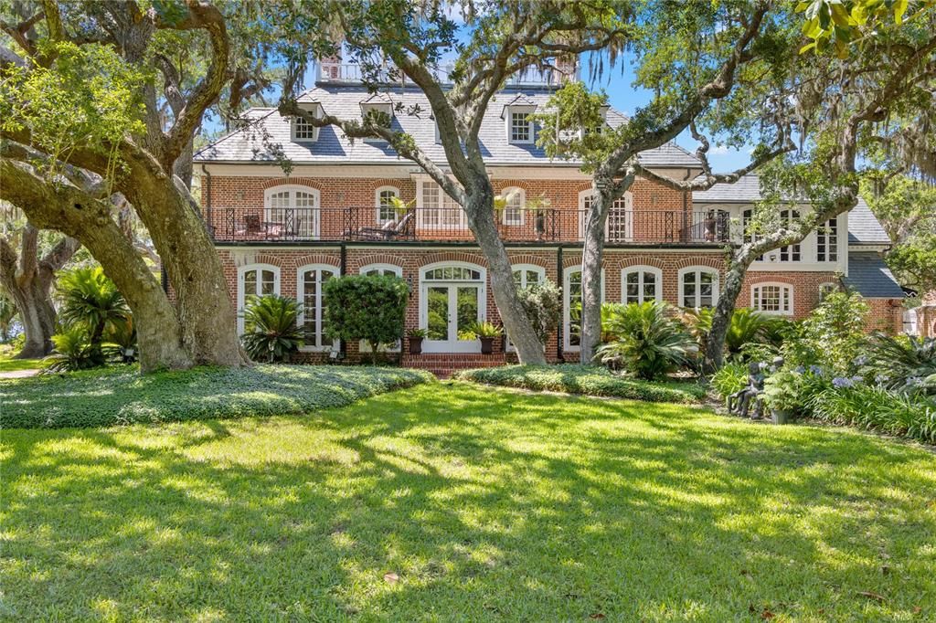 Recently Sold: $3,145,000 (7 beds, 7 baths, 7978 Square Feet)