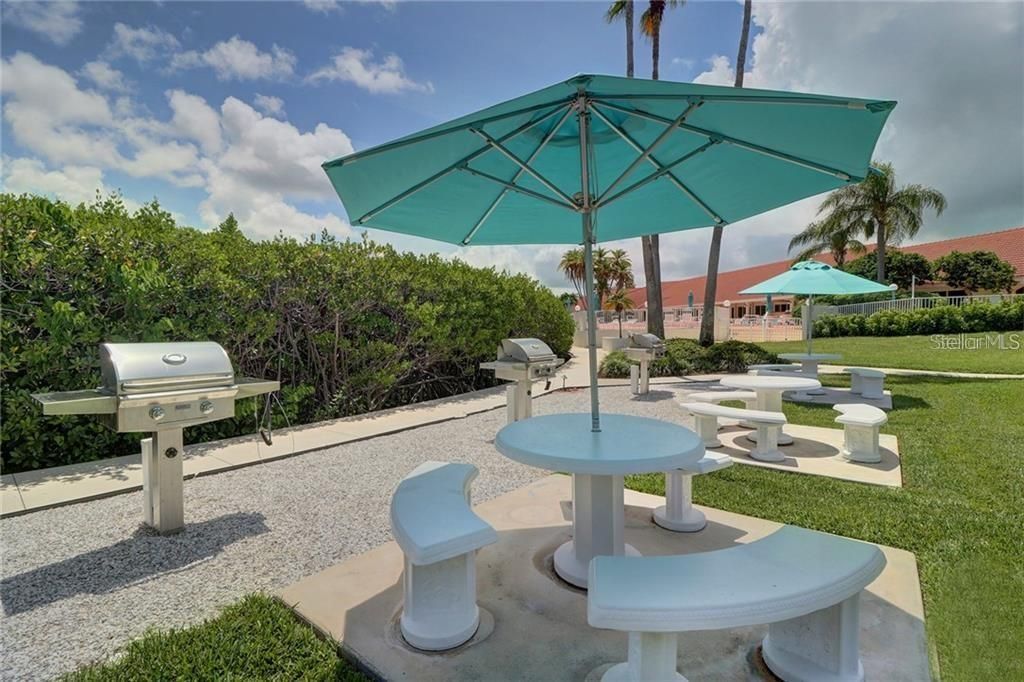 Recently Sold: $750,000 (2 beds, 2 baths, 1265 Square Feet)