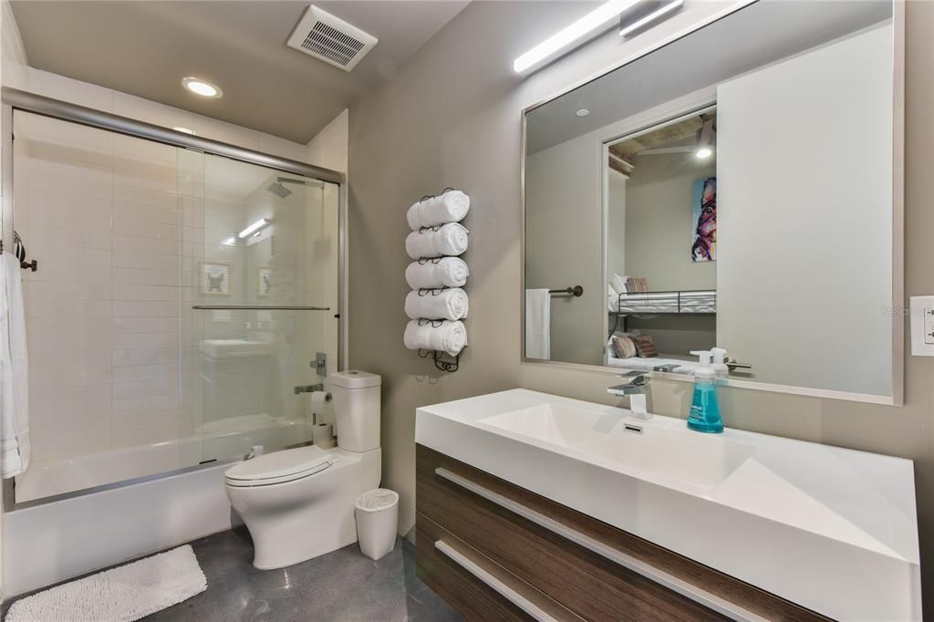 最近租的: $3,500 (2 贝兹, 2 浴室, 1549 平方英尺)