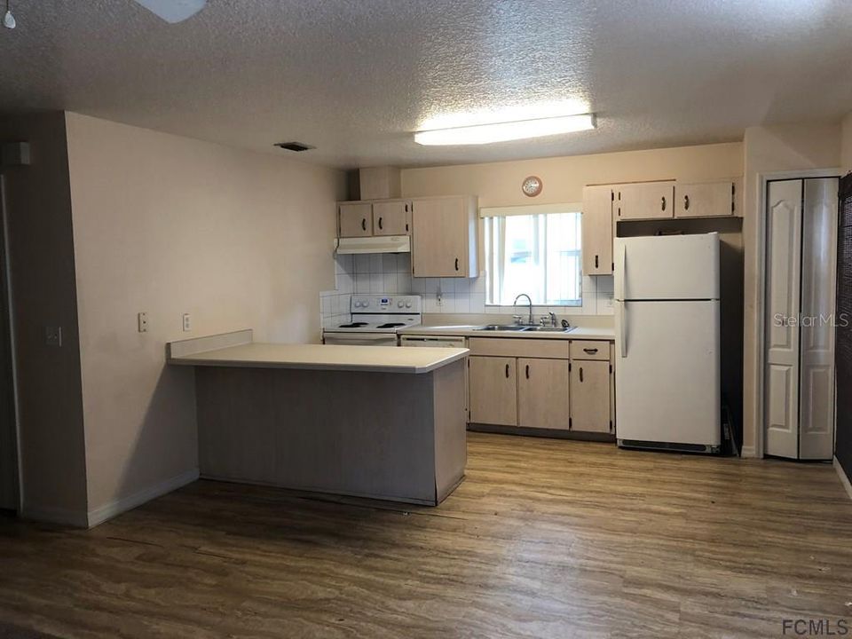 Recently Rented: $900 (2 beds, 2 baths, 1118 Square Feet)