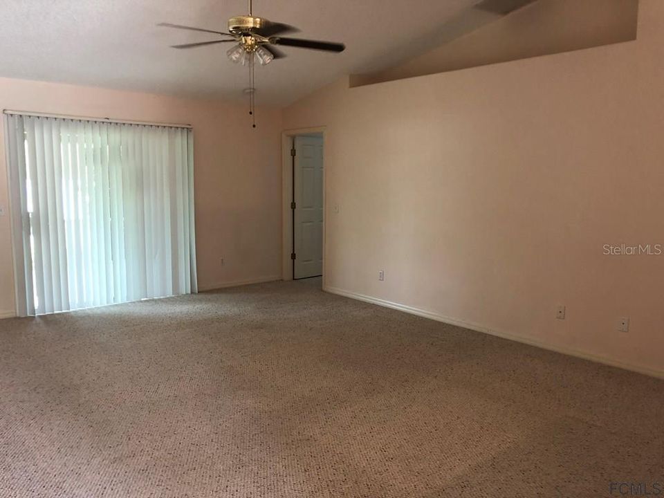 Recently Rented: $1,300 (3 beds, 2 baths, 1338 Square Feet)