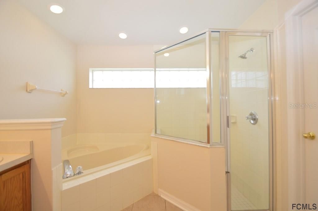 最近售出: $187,000 (4 贝兹, 2 浴室, 2100 平方英尺)