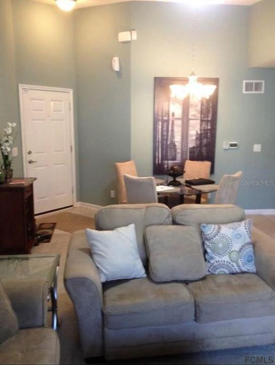 Recently Rented: $1,200 (2 beds, 2 baths, 940 Square Feet)