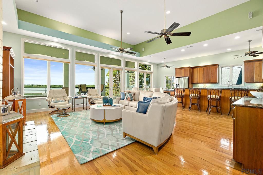 Recently Sold: $2,500,000 (5 beds, 4 baths, 4564 Square Feet)