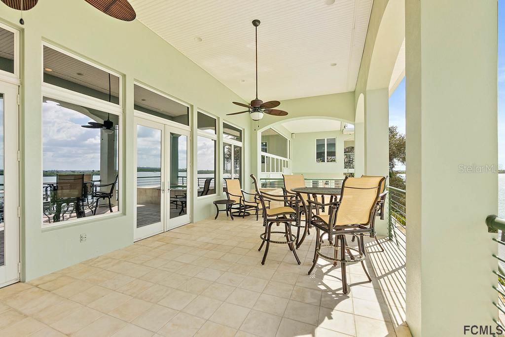 Recently Sold: $2,500,000 (5 beds, 4 baths, 4564 Square Feet)