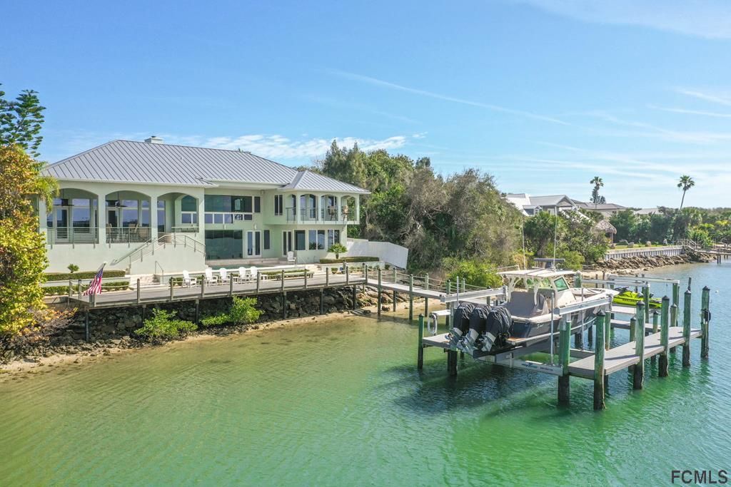 Recently Sold: $2,500,000 (5 beds, 4 baths, 4564 Square Feet)