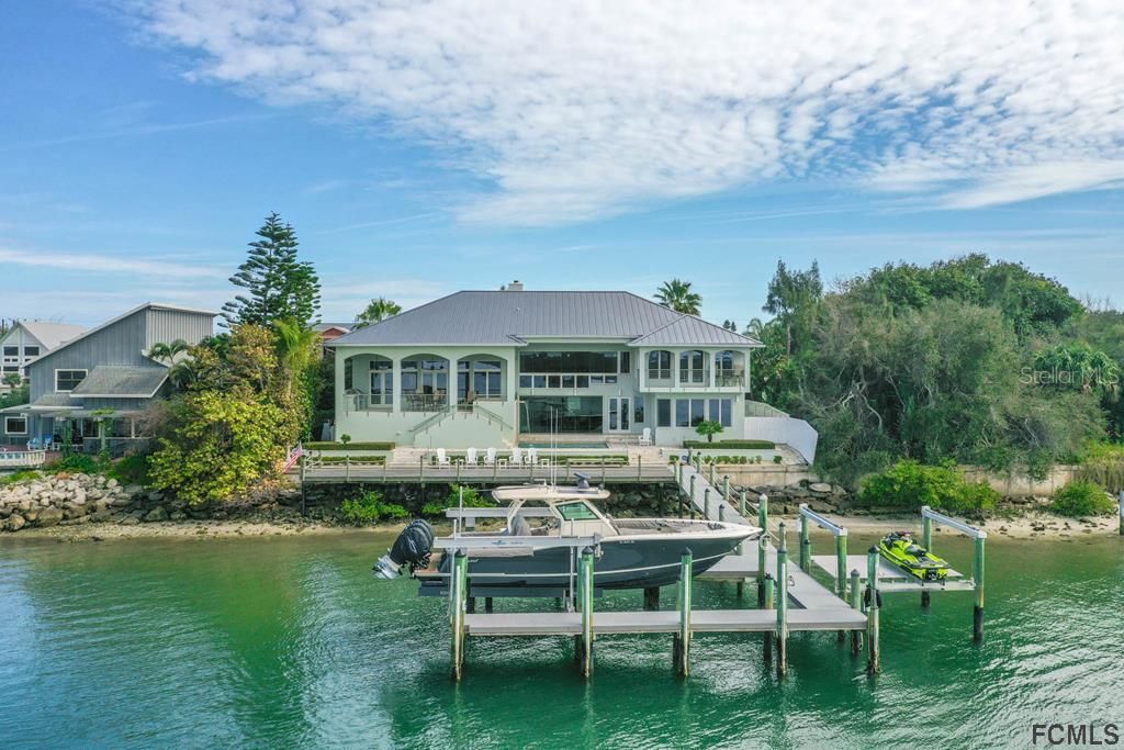 Recently Sold: $2,500,000 (5 beds, 4 baths, 4564 Square Feet)