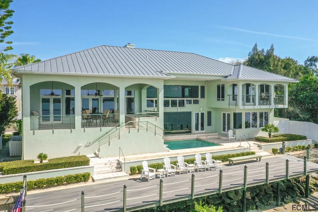 Recently Sold: $2,500,000 (5 beds, 4 baths, 4564 Square Feet)