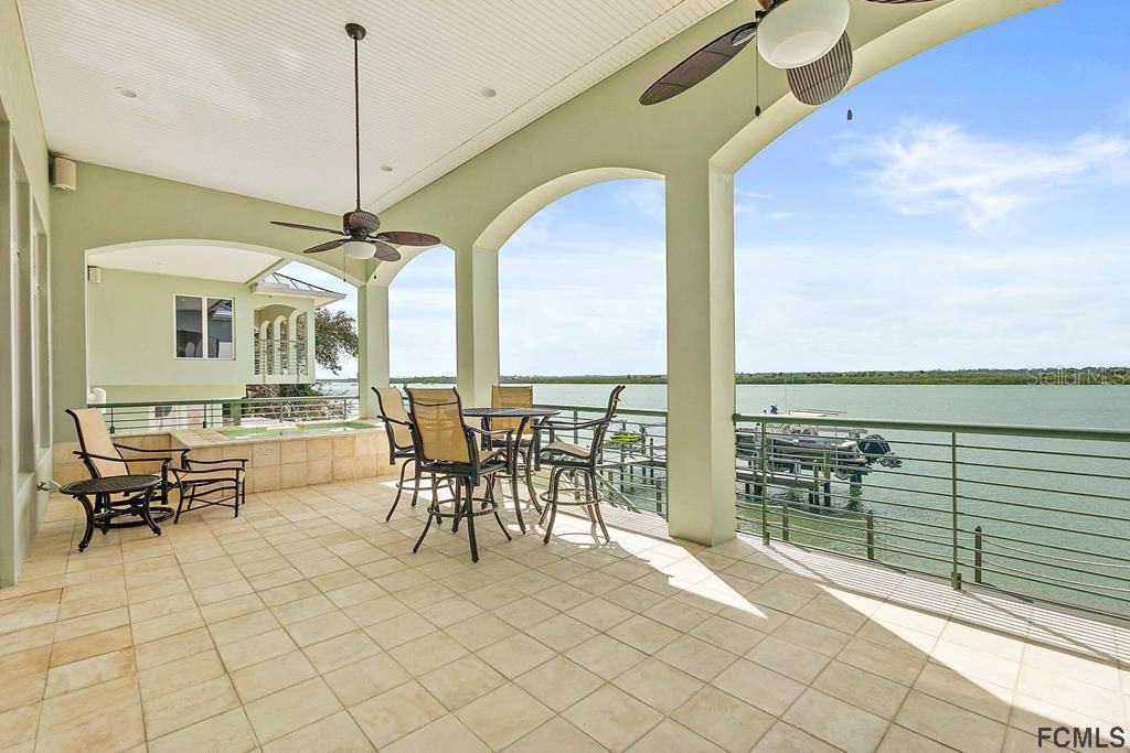 Recently Sold: $2,500,000 (5 beds, 4 baths, 4564 Square Feet)