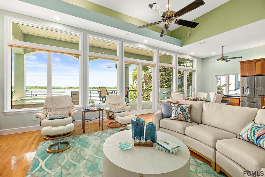 Recently Sold: $2,500,000 (5 beds, 4 baths, 4564 Square Feet)