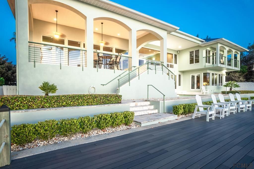 Recently Sold: $2,500,000 (5 beds, 4 baths, 4564 Square Feet)