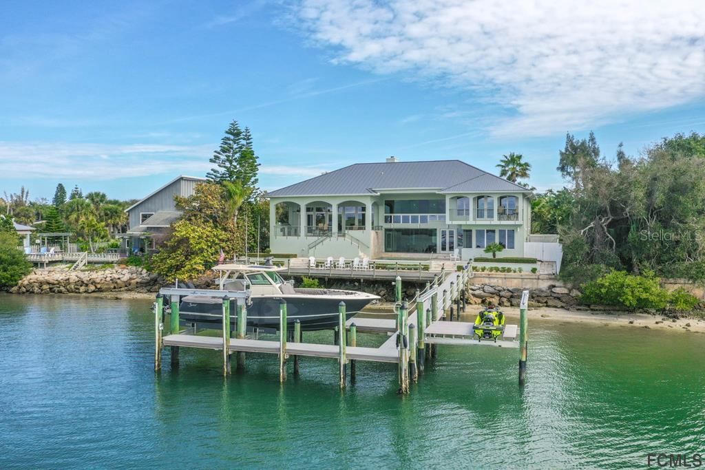 Recently Sold: $2,500,000 (5 beds, 4 baths, 4564 Square Feet)