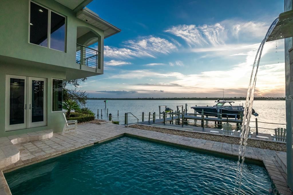 Recently Sold: $2,500,000 (5 beds, 4 baths, 4564 Square Feet)