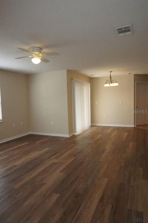 Recently Rented: $1,050 (2 beds, 2 baths, 951 Square Feet)