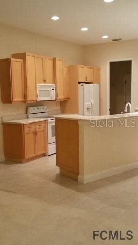 Recently Rented: $1,700 (3 beds, 2 baths, 2265 Square Feet)