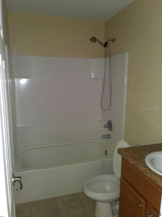 最近租的: $850 (1 贝兹, 1 浴室, 700 平方英尺)