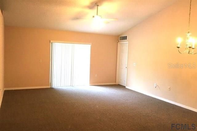 Recently Rented: $1,300 (3 beds, 2 baths, 1385 Square Feet)
