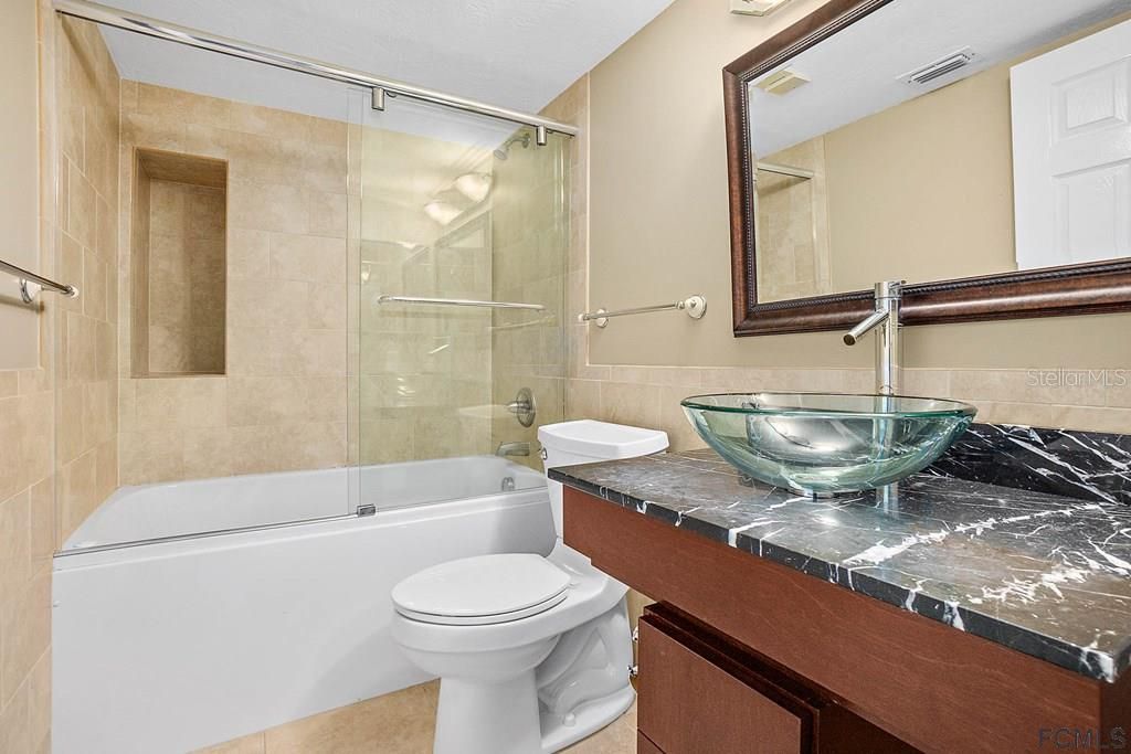 最近租的: $2,800 (3 贝兹, 2 浴室, 2020 平方英尺)