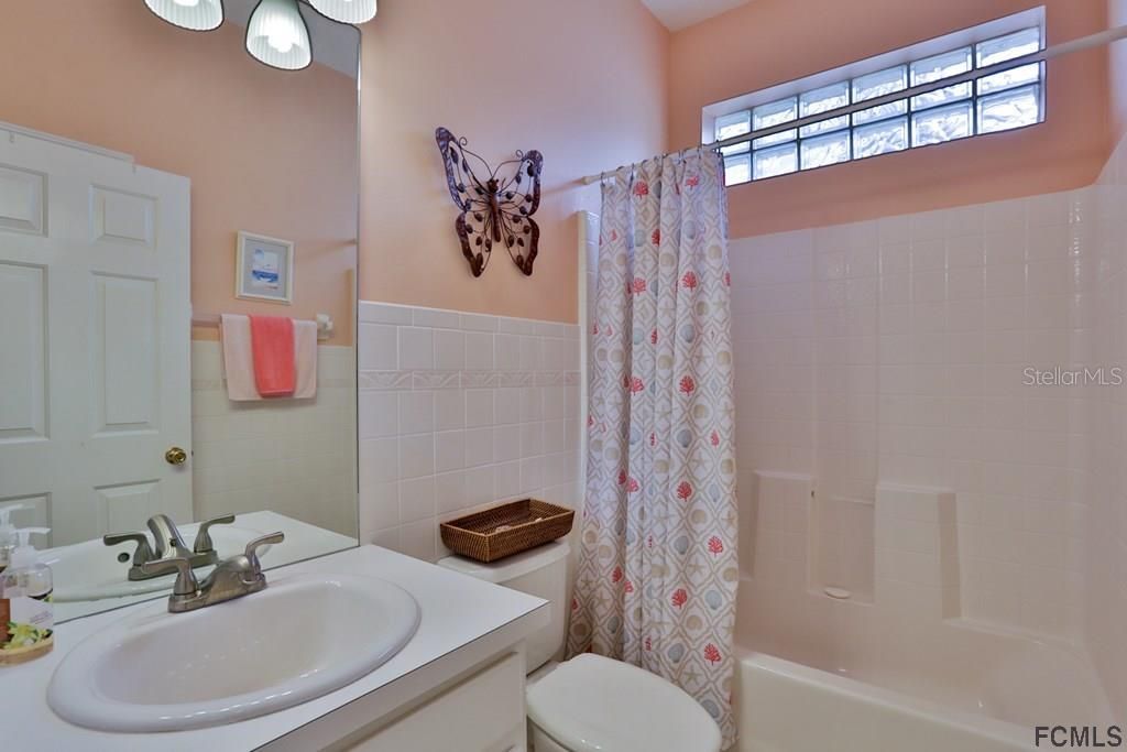 最近售出: $229,000 (3 贝兹, 2 浴室, 1640 平方英尺)