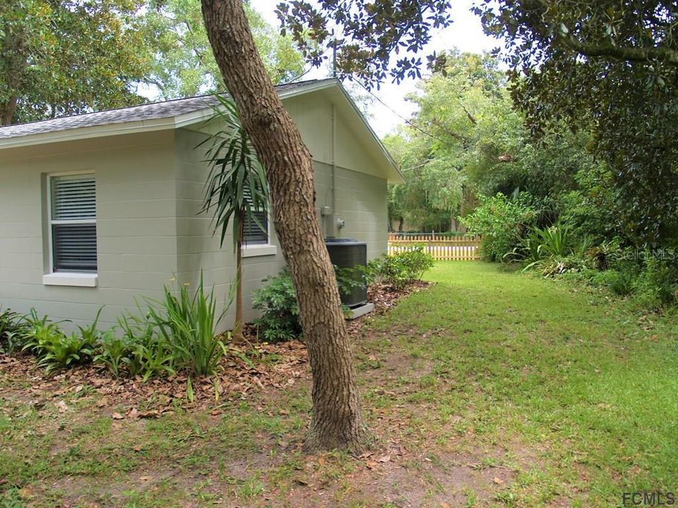 Recently Sold: $199,900 (2 beds, 1 baths, 816 Square Feet)