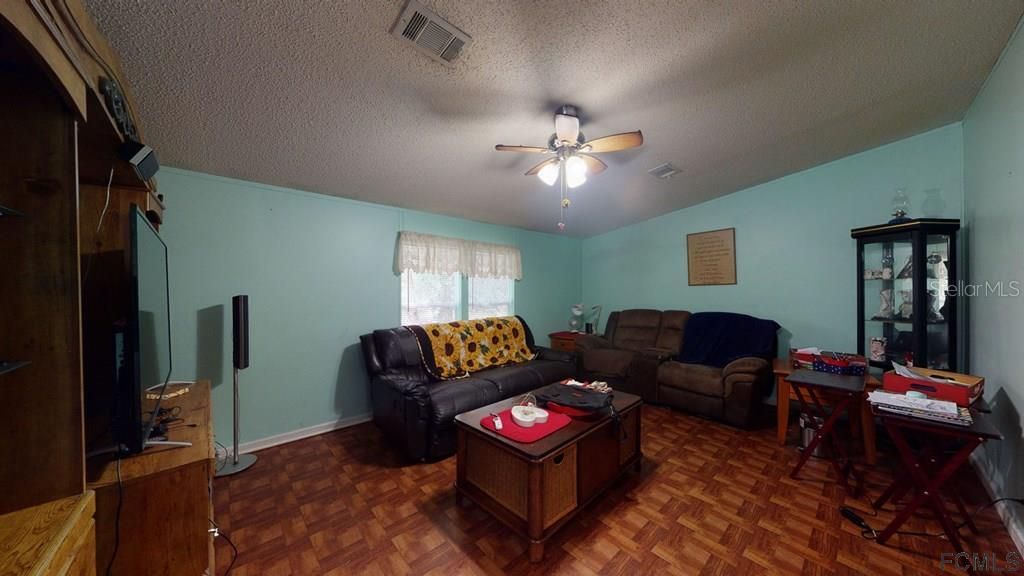 Recently Sold: $147,000 (3 beds, 2 baths, 1404 Square Feet)