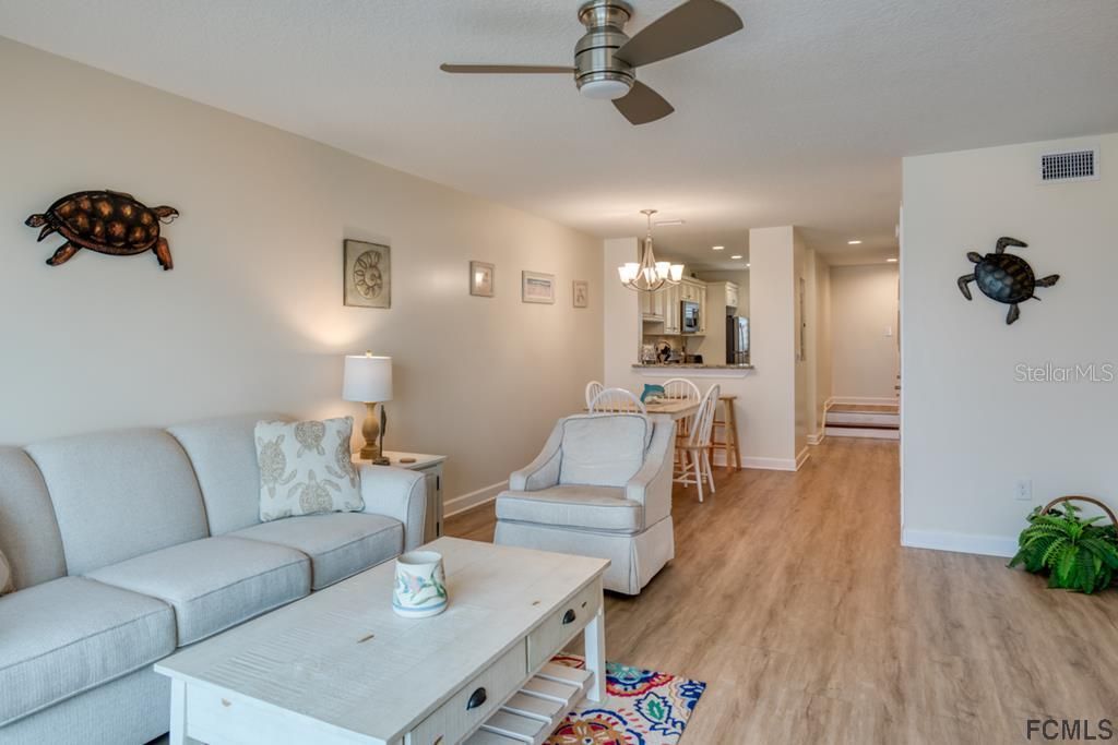 Recently Sold: $479,000 (2 beds, 2 baths, 1064 Square Feet)