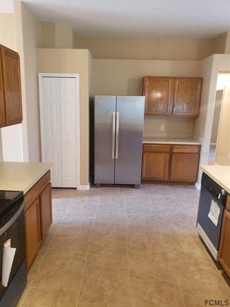 Recently Rented: $1,600 (4 beds, 2 baths, 2101 Square Feet)