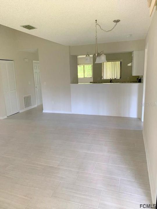 Recently Rented: $1,350 (3 beds, 2 baths, 1497 Square Feet)