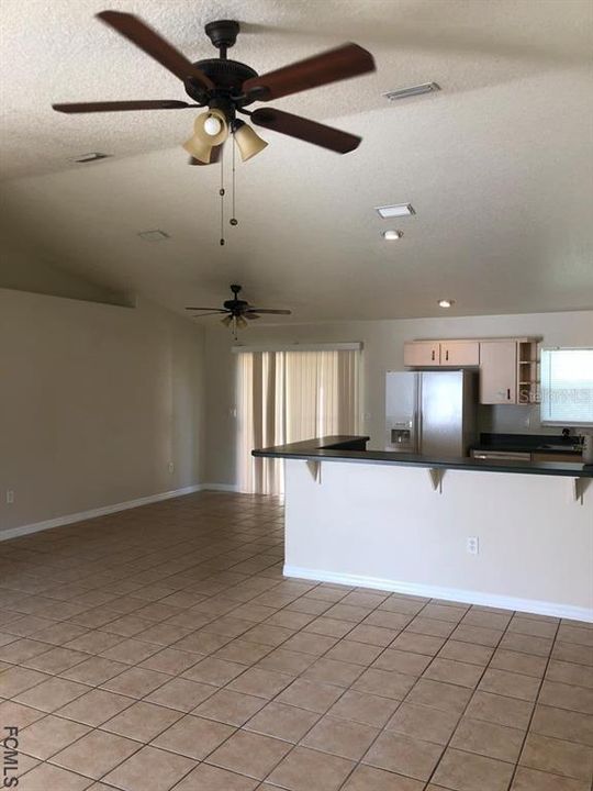 Recently Rented: $1,300 (3 beds, 2 baths, 1399 Square Feet)