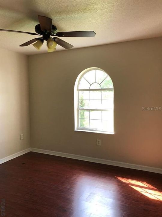 Recently Rented: $1,300 (3 beds, 2 baths, 1399 Square Feet)