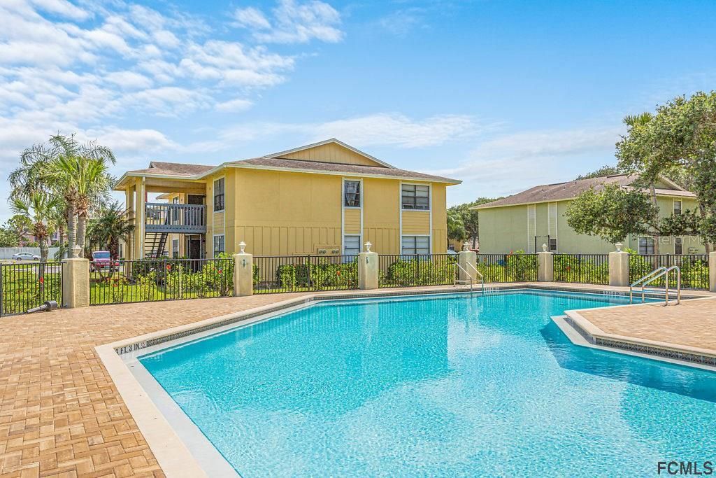 Recently Sold: $190,000 (2 beds, 2 baths, 947 Square Feet)