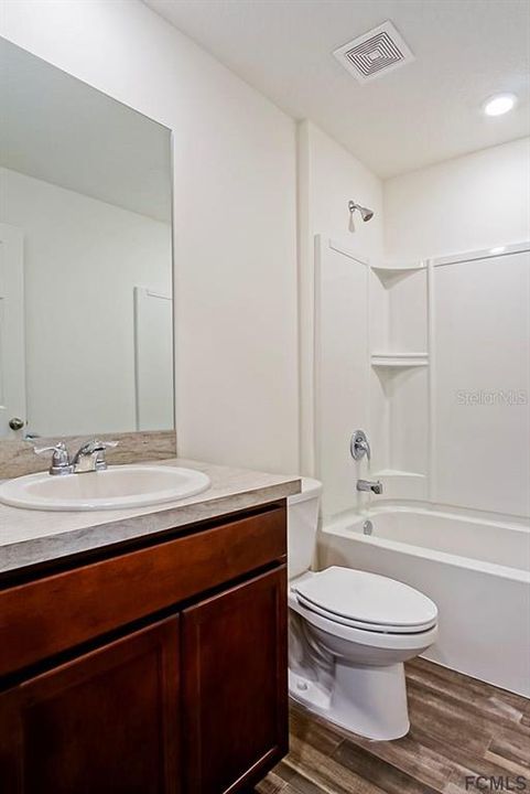 最近售出: $193,990 (3 贝兹, 2 浴室, 1284 平方英尺)