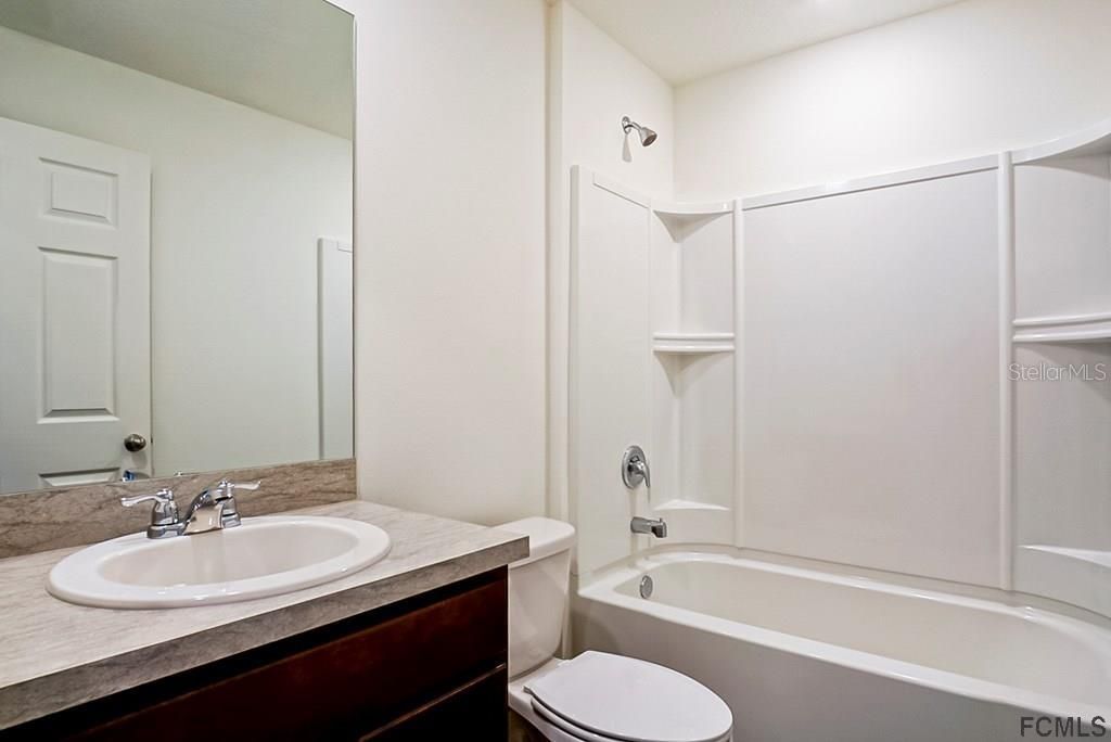 最近售出: $193,990 (3 贝兹, 2 浴室, 1284 平方英尺)