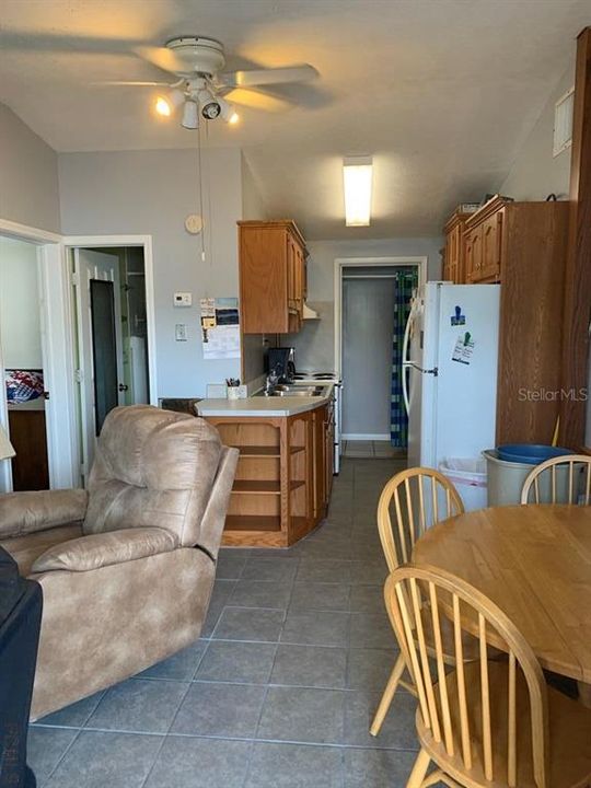 Recently Rented: $1,450 (1 beds, 1 baths, 700 Square Feet)