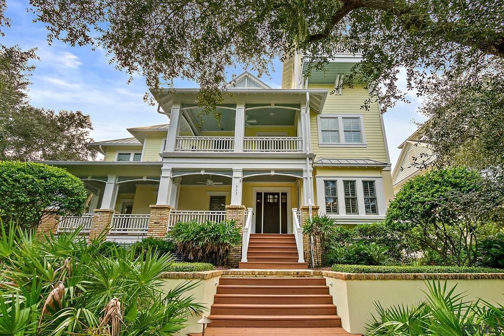 Recently Sold: $1,800,000 (4 beds, 4 baths, 4522 Square Feet)