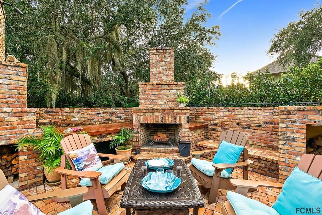 Recently Sold: $1,800,000 (4 beds, 4 baths, 4522 Square Feet)