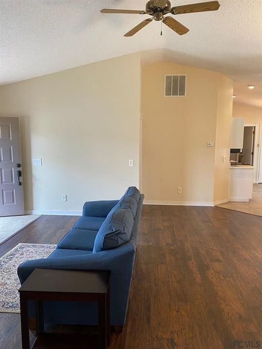 Recently Sold: $190,000 (3 beds, 2 baths, 1300 Square Feet)
