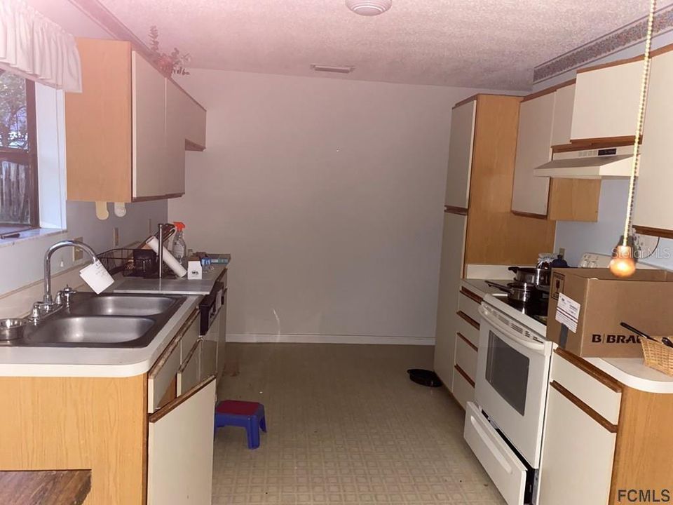 Vendido Recientemente: $199,000 (3 camas, 2 baños, 1376 Pies cuadrados)